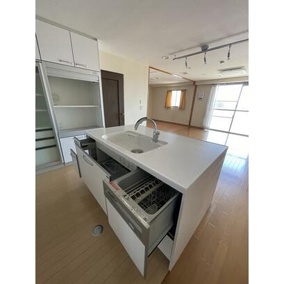 三原ビル9階｜住居付き貸店舗・事務所・22万円／月・151.73㎡